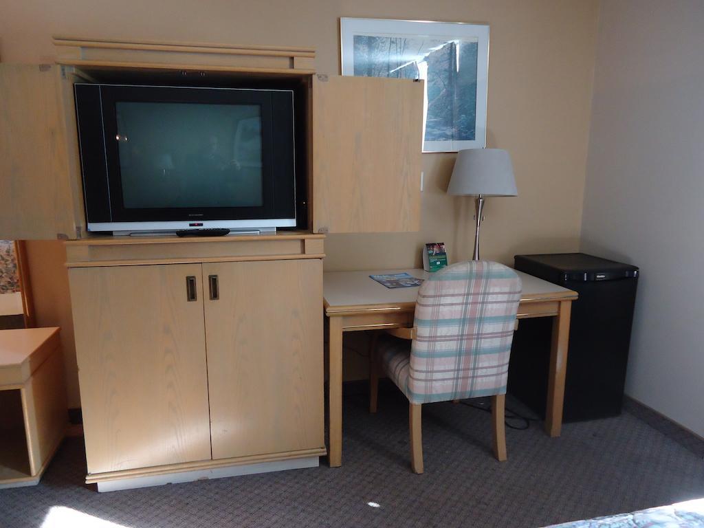 Canadian Motor Hotel Су-Сент-Мари Номер фото