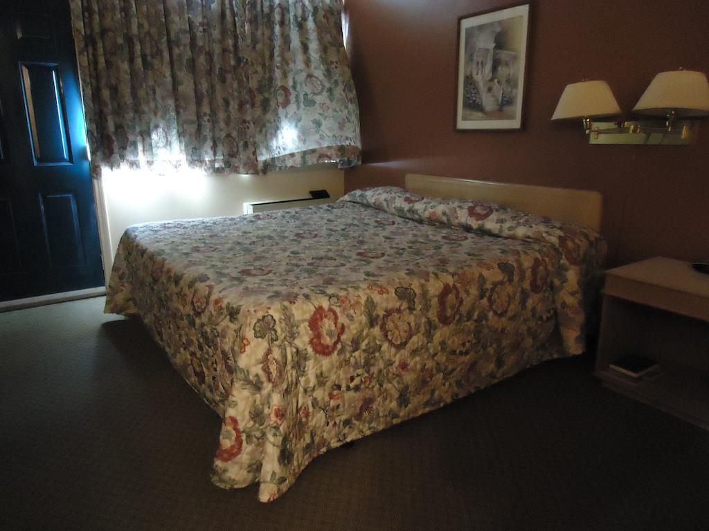 Canadian Motor Hotel Су-Сент-Мари Экстерьер фото