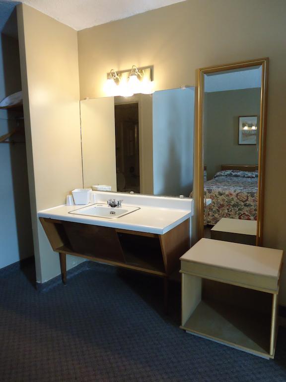 Canadian Motor Hotel Су-Сент-Мари Номер фото