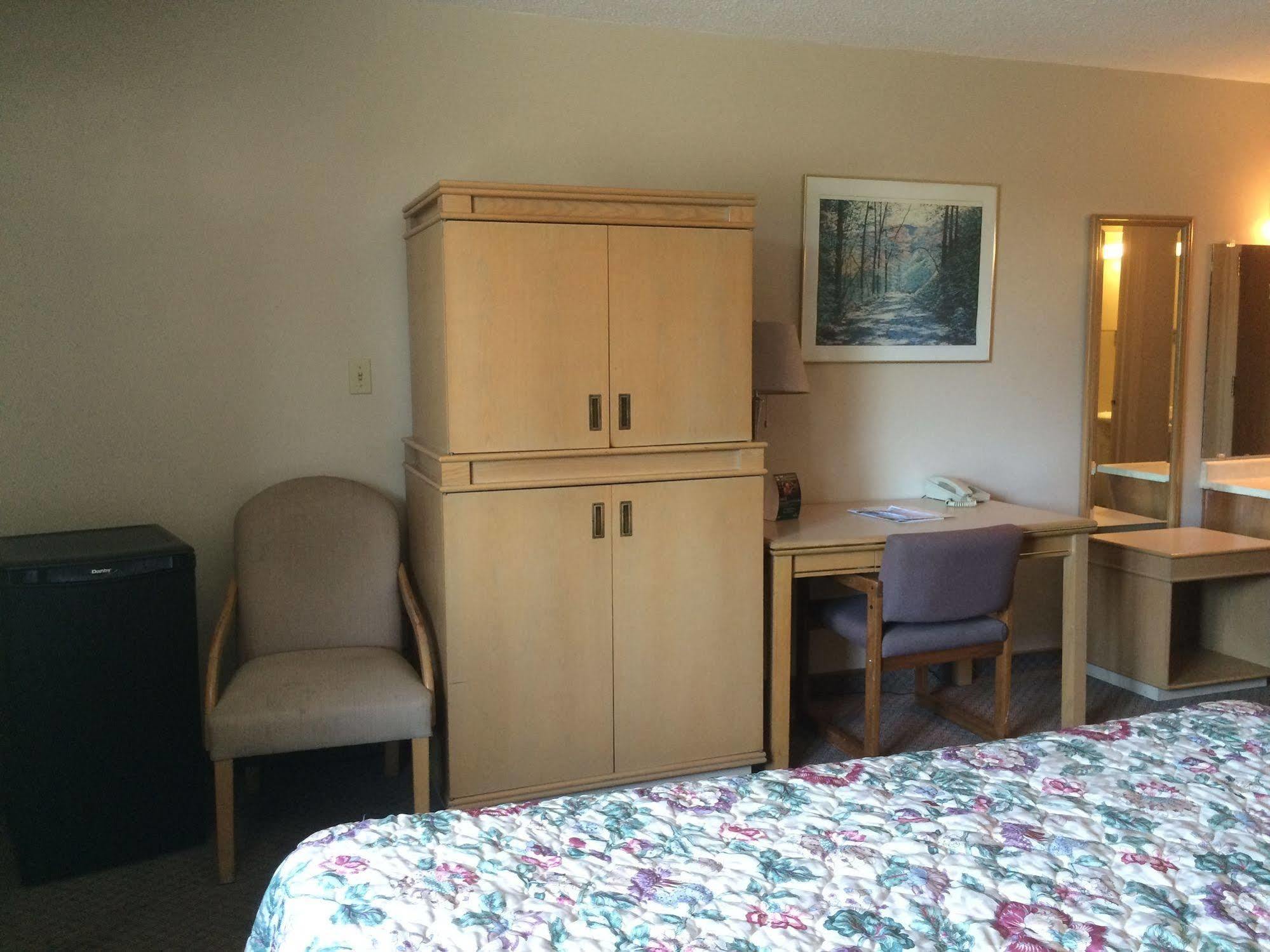 Canadian Motor Hotel Су-Сент-Мари Экстерьер фото