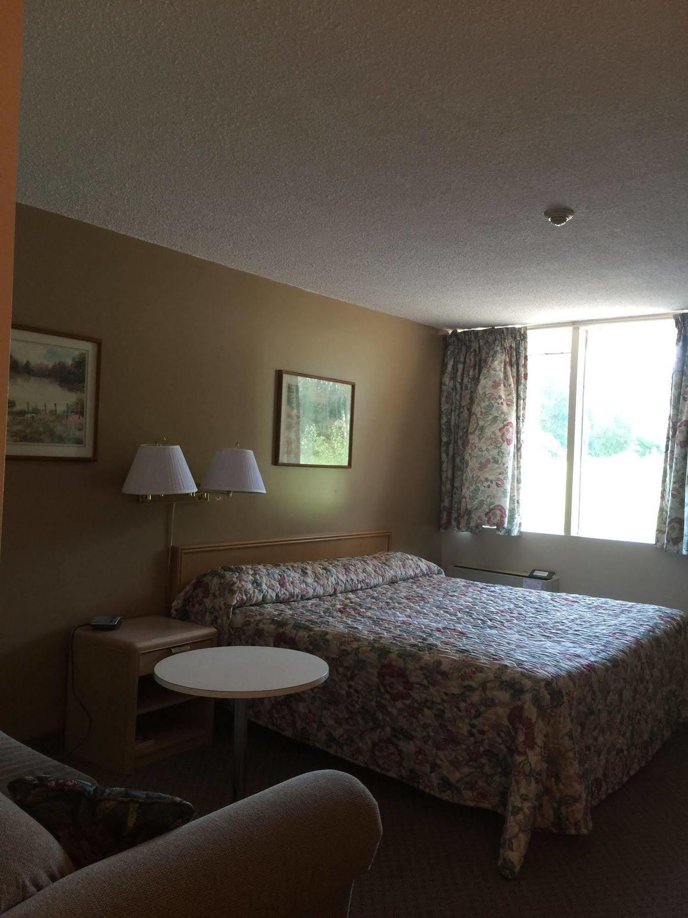 Canadian Motor Hotel Су-Сент-Мари Экстерьер фото